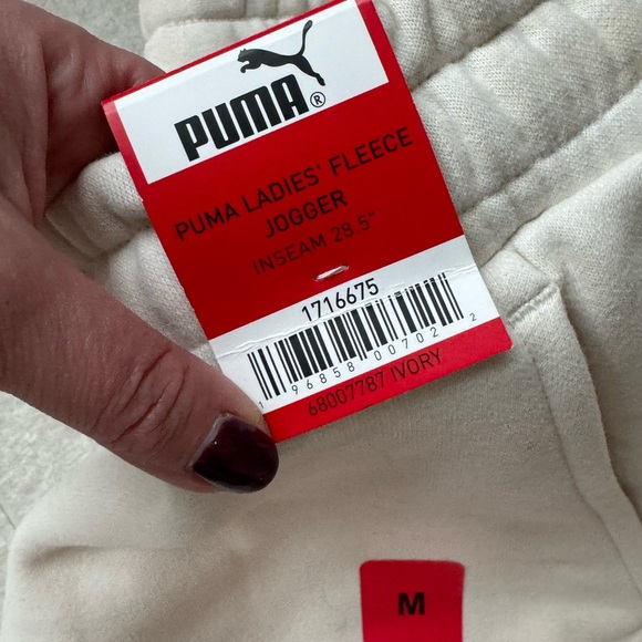 🐈⬛🆕Puma Fleece Joggers, Medium🐈⬛ - Picture 2 of 3